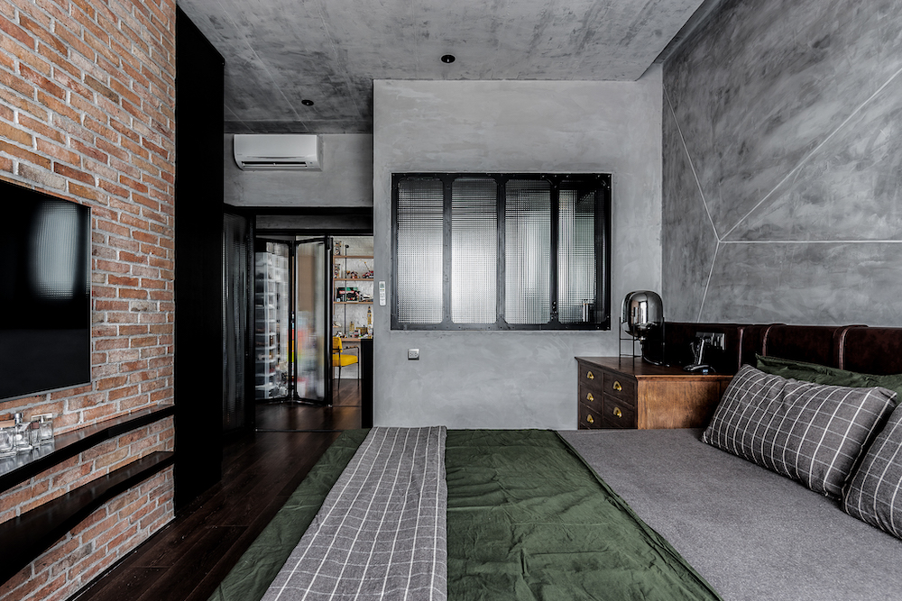GANG'S APARTMENT