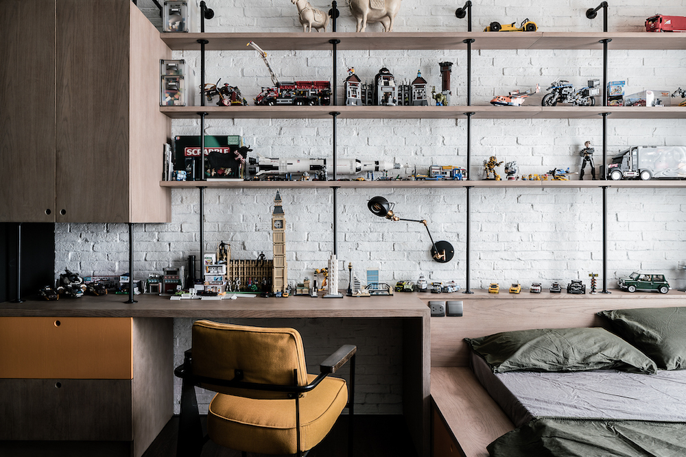 GANG'S APARTMENT
