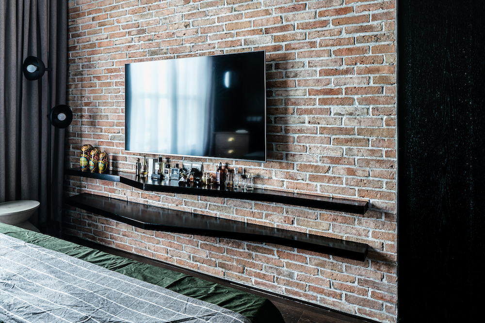 GANG'S APARTMENT