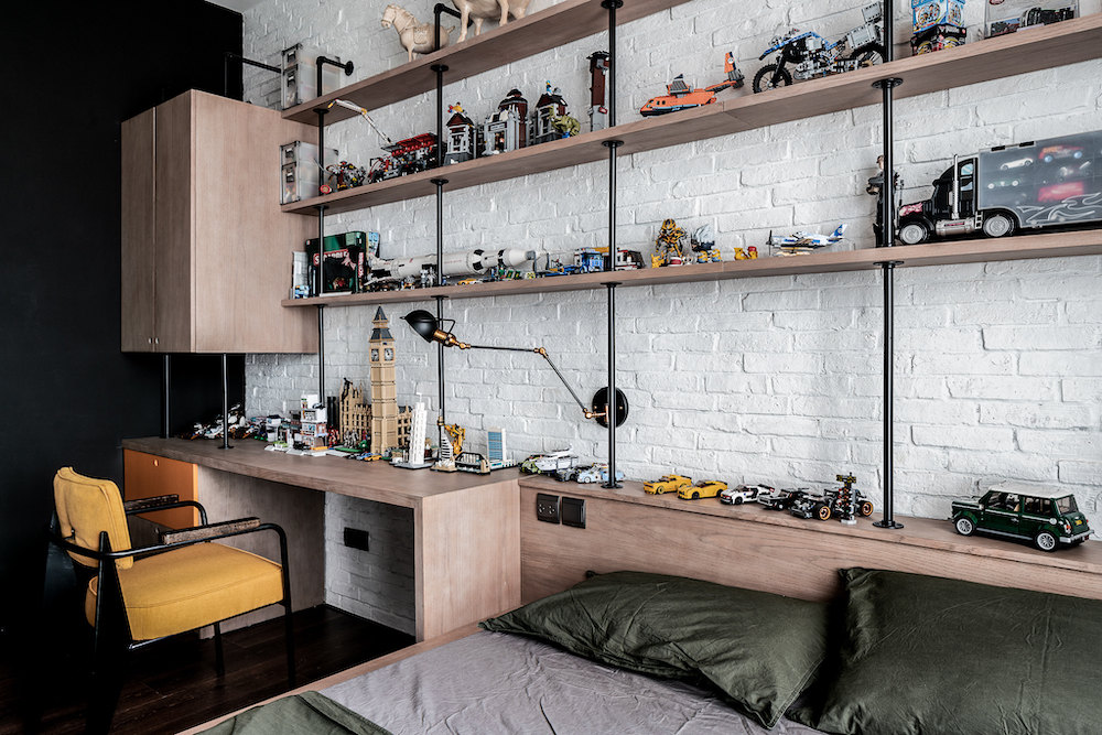 GANG'S APARTMENT