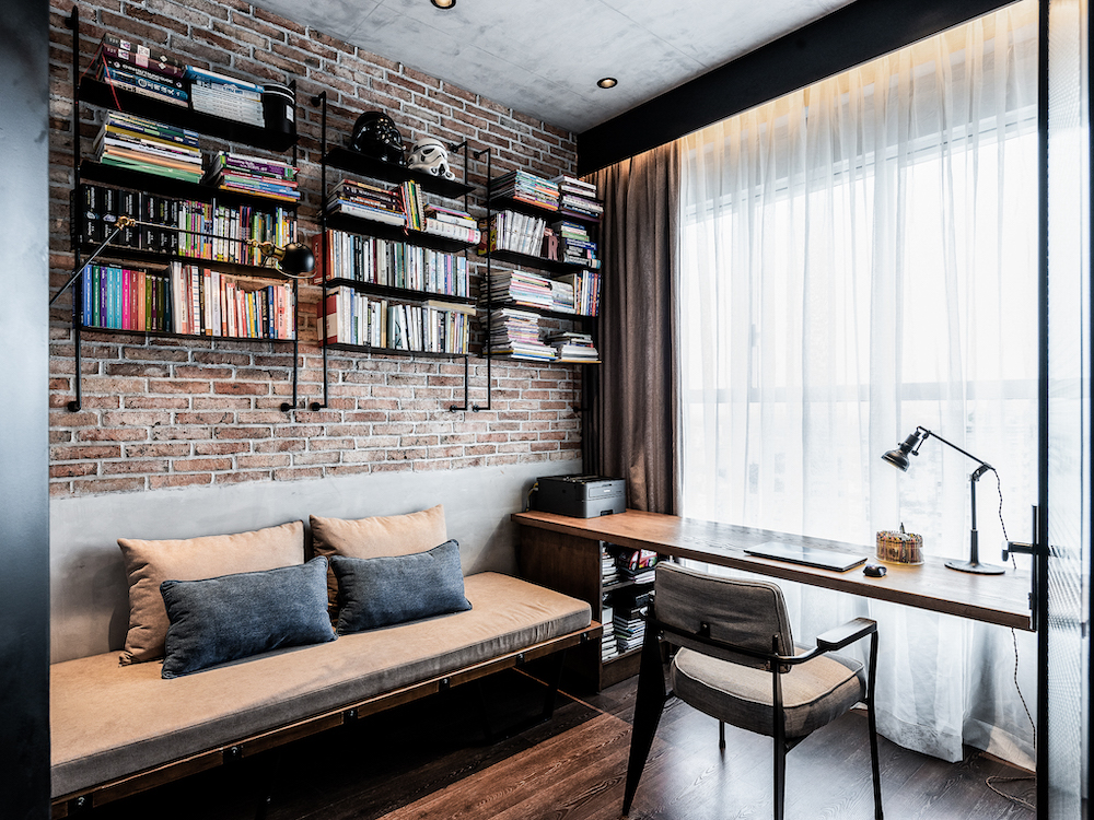 GANG'S APARTMENT