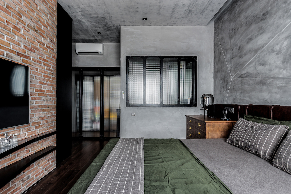 GANG'S APARTMENT