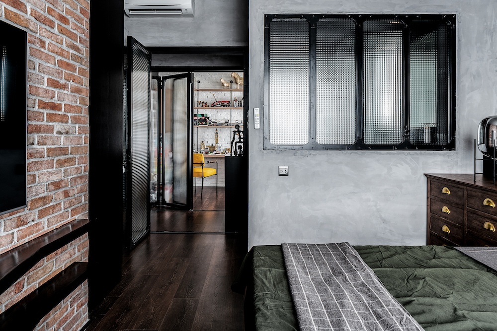 GANG'S APARTMENT