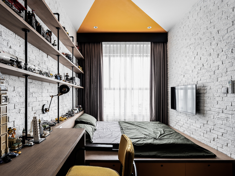 GANG'S APARTMENT